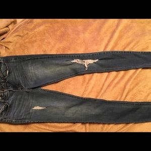 I am selling ripped skinny jeans